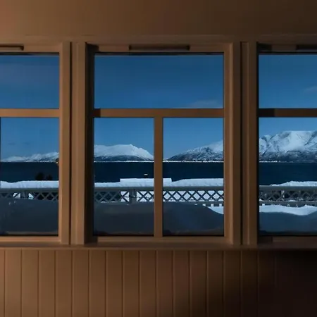 Lyngen Flexible Living - Alpine At The Start Of The Mountain *