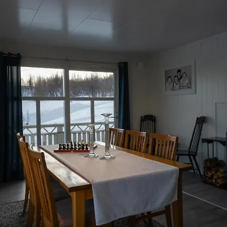 Lyngen Flexible Living - Alpine At The Start Of The Mountain