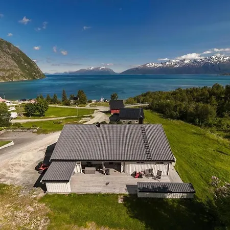 Lyngen Flexible Living - Alpine At The Start Of The Mountain Koppangen